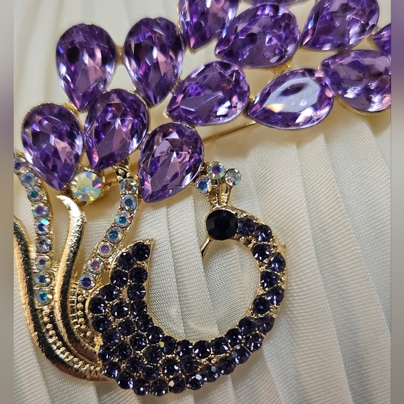 NEW Peacock Brooch - Picture 8 of 10